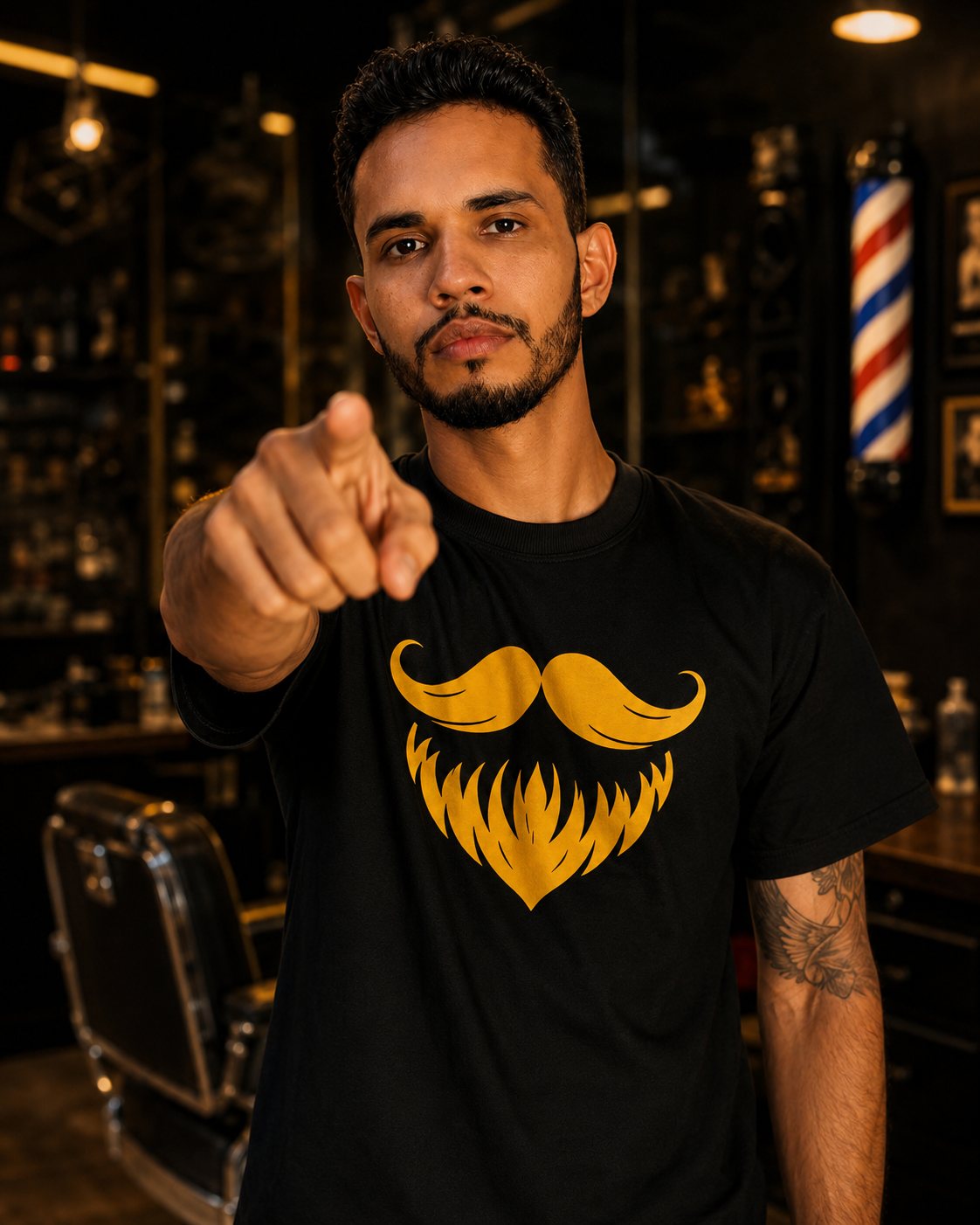 Cliente com a camiseta preta da Égua da Barba